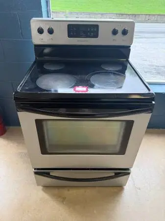 GSGV- FRIGIDAIRE GLASS TOP RANGE WITH 90 DAY WARRANTY