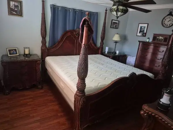 King size bedroom set (solid wood)