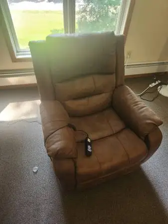 Lift chair/Recliner-Like New