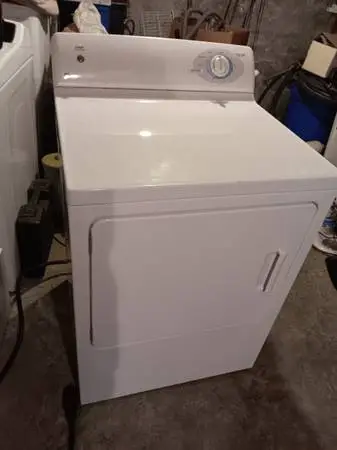 GE Electric Dryer (like new)