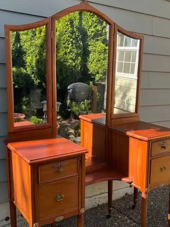 Vintage 1920s Vanity DIY