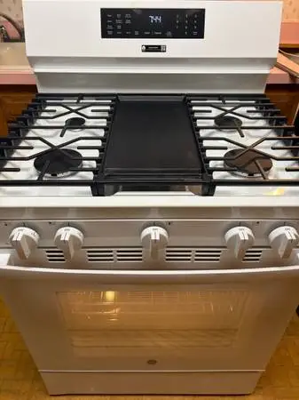 NEW GE 30 inch five burner convection oven air fryer gas range