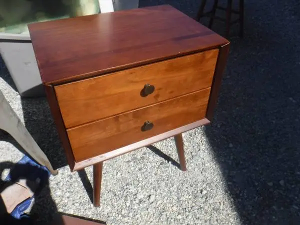 Mid Century Modern Style End Table