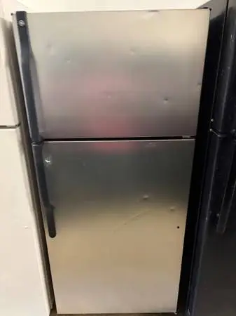 28 Wide GE Silver Refrig Top Mount