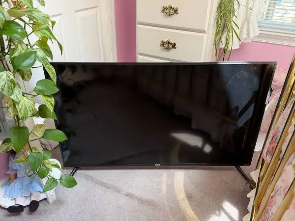 RCA Flat Screen Smart Roku TV-50