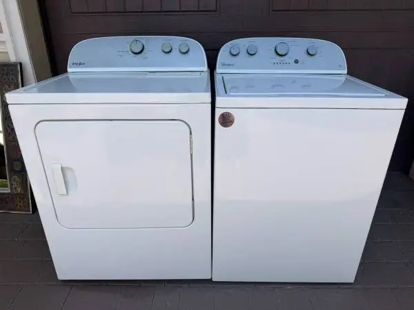 BRAND NEW CONDITION WHIRLPOOL WASHER DRYER
