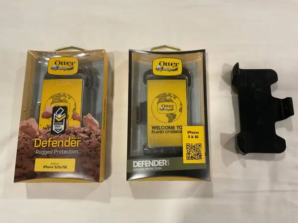 🔴 Otterbox (3) I-Phone belt/purse clips, Defender Series. New in box!