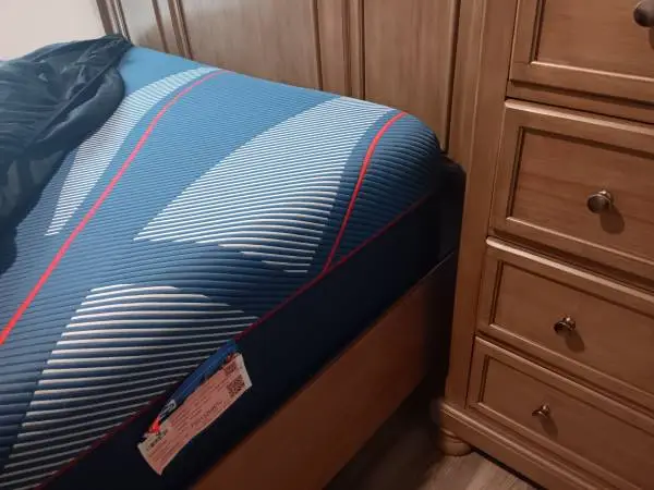 Queen size bedroom set and dresser