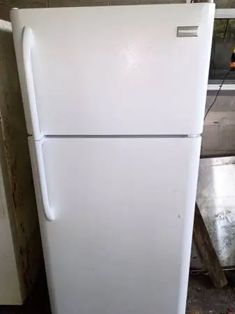 18 cubic feet refrigerator freezer Frigidaire
