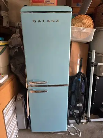 Galanz GLR74BBER12 Retro Refrigerator
