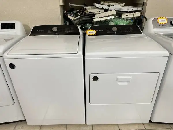 Whirlpool Top-load washer & Electric dryer LIKE NEW W/ WARRANTY!!