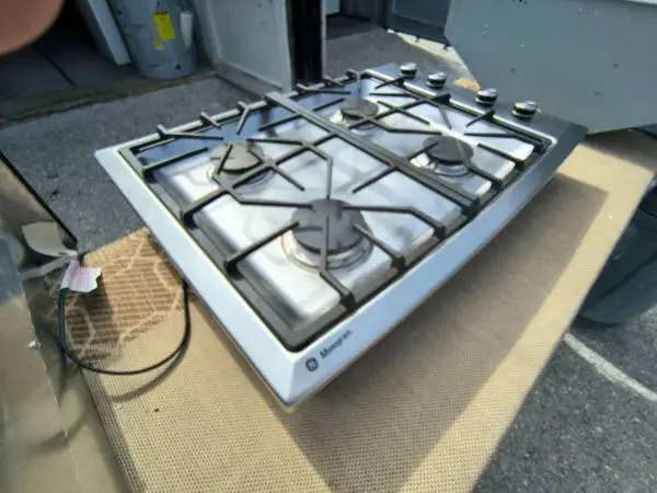 30W SS GE Monogram Drop In Cooktop Model #ZGU384NSM2SS Used