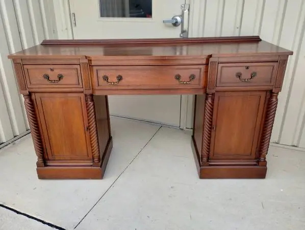 Mid 1900s Colonial Revival Mahogany Sideboard / Buffet