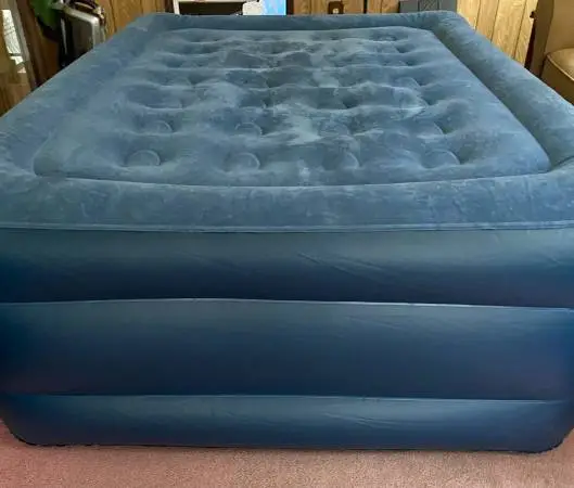 Air Mattress Bed (72 x 52 x 24) with Pump ---- Like New!