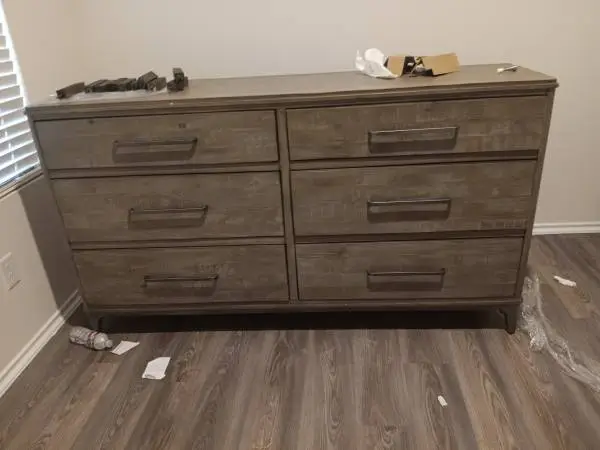 King-size bed with nightstand and 2 dressers