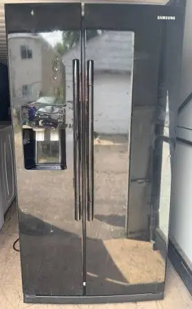 Clean & Tested Samsung 25 cu ft Side-by-Side Fridge Black — $200