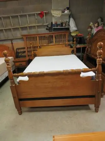 Fullsize Bed/Nightstand