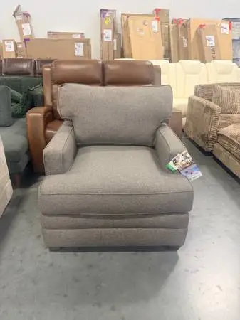 Klaussner Bradford Brookhaven Brown Upholstered Arm Chair Brand New