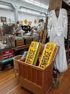 New/Used/Vintage>Home Furnishings/Tools/Clothes/Antiques & More