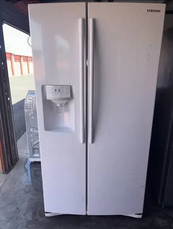 White Samsung Refrigerator And Freezer