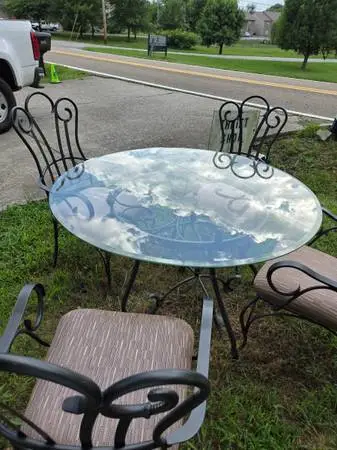 Round Glass Patio Table 4 Padded Chairs