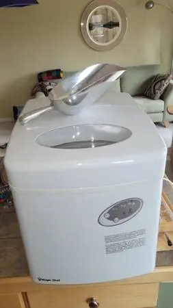 Magic Chef Ice Machine MCIM30TW
