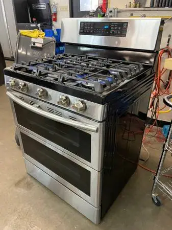 Samsung Gas Range $550