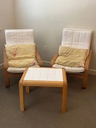 For sale 2 lounge chairs & table