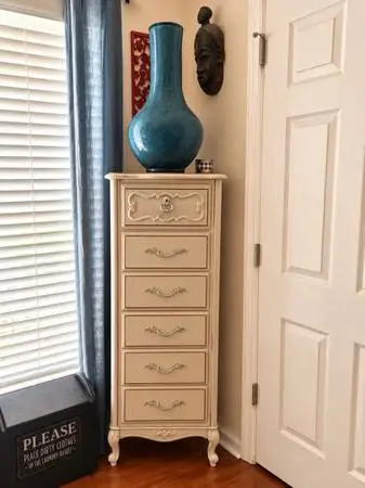 Beautiful 6 drawer lingerie chest in excellent condition. Very heavy and well ma