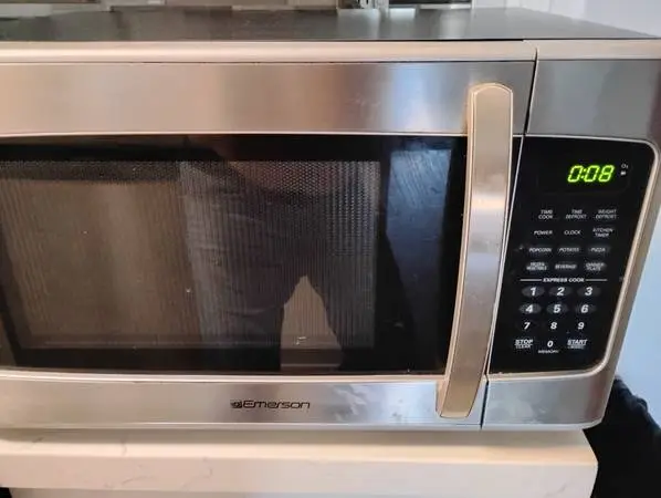 Emerson microwave works great delivery