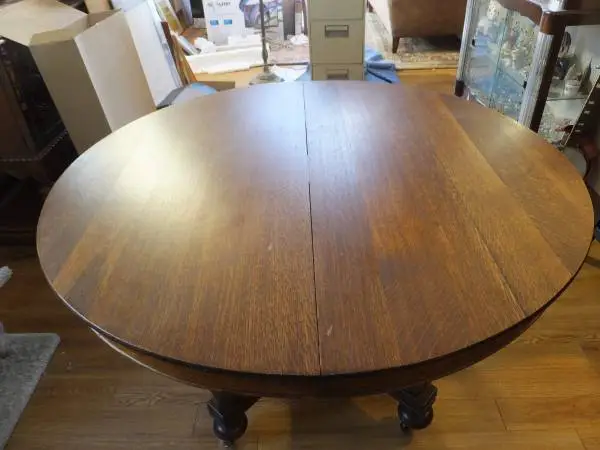 Antique Victorian Oak Dining Rm Table (w/ 5 leaves)