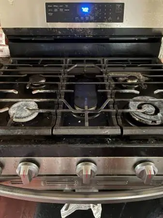1.5 years old Samsung 30-in 5 burners 6.0-cu ft Gas Range