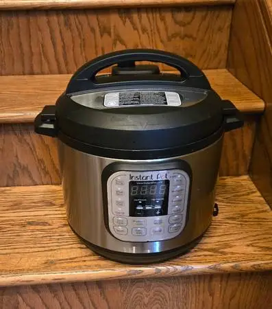 Instant Pot Duo Plus 9-in-1 Multicooker - Pressure Cooker*