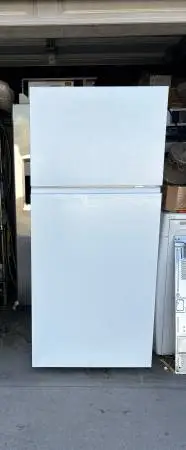 30” HISENSE TOP FREEZER APARTMENT SIZE REFRIGERATOR MODEL 2021