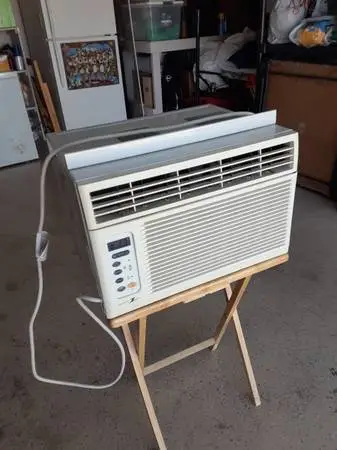 WINDOW AIR CONDITIONER UNIT