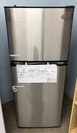 *Scratch & Dent* NEW GE 24″ Top Freezer Fridge GPE12FSKESB, Stainless