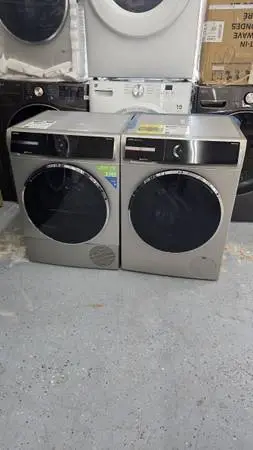 Brand new Bosch 800 series front load washer dryer 24 in apartment size