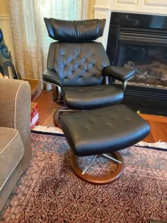 Comfortable recliner and ottoman in black color.