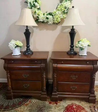 Nice Pair of Gorgeous Dark Nightstands
