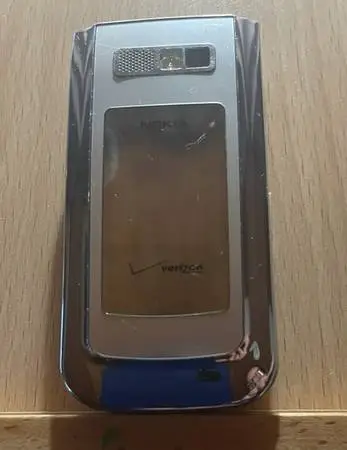 Nokia 6205 Flip Phone