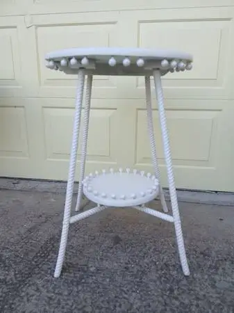 VINTAGE PRETTY WOOD SIDE TABLE, LAMP TABLE OR PLANT TABLE