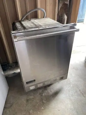 SS Viking Dishwasher Convect Air Fan Drying Model #DFUD042 Used