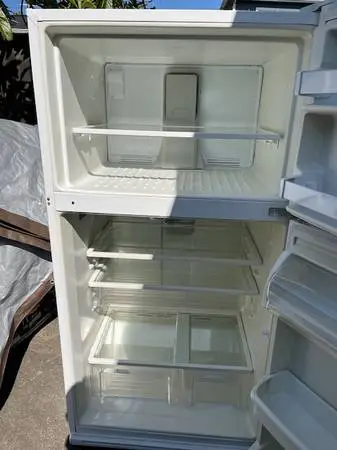 Whirlpool 21 Cu Ft Refrigerator/Freezer