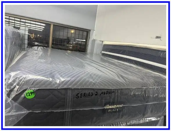 QUEEN SIZE SIMMONS BEAUTYREST BLACK SERIES 2 PLUSH MATTRESS & BOX BED
