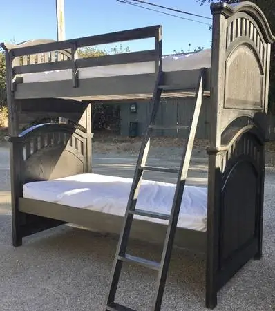 •••••Twin Bunk Bed w/Mattresses •••••