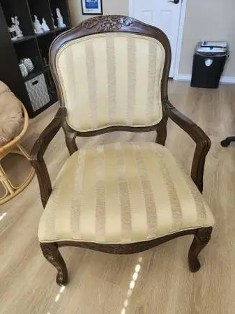 Accent chair