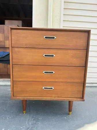 Chest of drawers