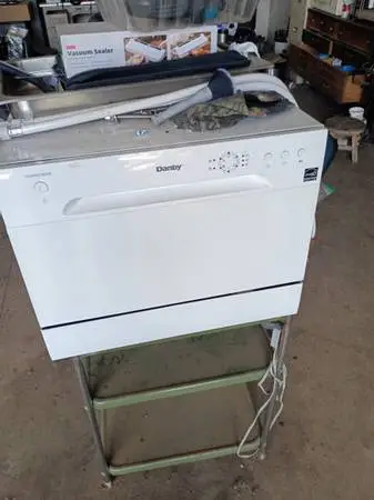 Countertop dishwasher