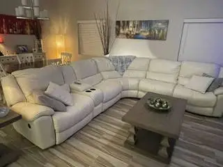 *****OFF WHITE LEATHER SECTIONAL WITH 3 RECLINERS*********************