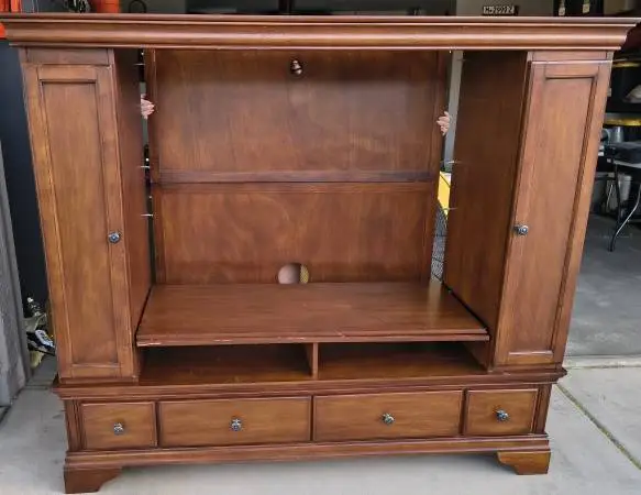 NEED GONE.... Entertainment Center / TV Stand